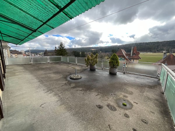 Charmant appartement de 4 pièces avec grande terrasse au coeur de Tramelan 9