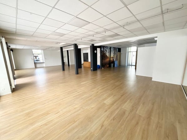 Locaux avec vitrines idéalement situé au coeur de Delémont 1