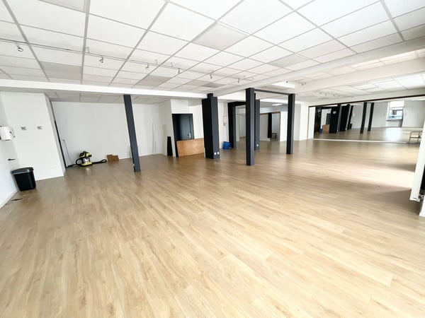 Locaux avec vitrines idéalement situé au coeur de Delémont 2