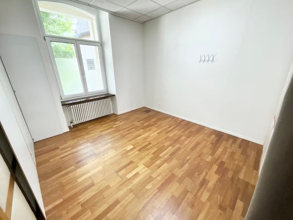 Locaux avec vitrines idéalement situé au coeur de Delémont 4
