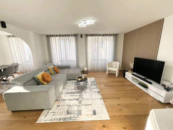 Spacieux appartement duplex de 5,5 pièces avec cheminées