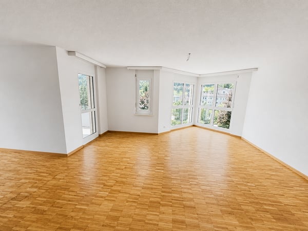 Geräumige 5.5-Zimmer-Wohnung mit Balkon 2