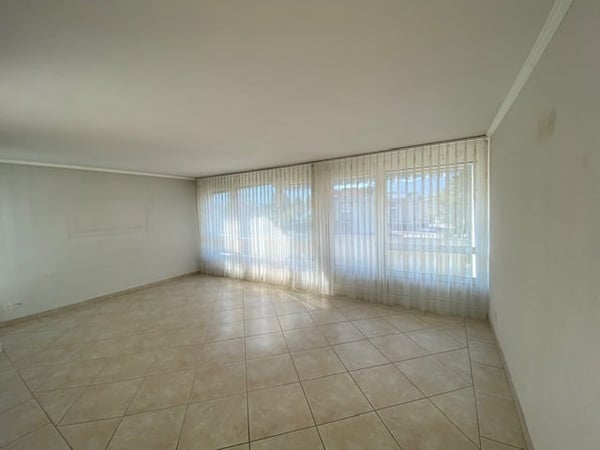 Geräumige und helle 1.5-Zimmer-Wohnung mit Balkon 2