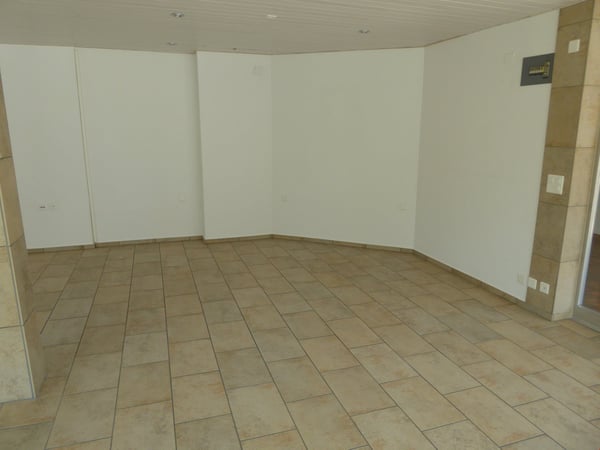 Lumineux et spacieux local commercial au rez-de-chaussée 6