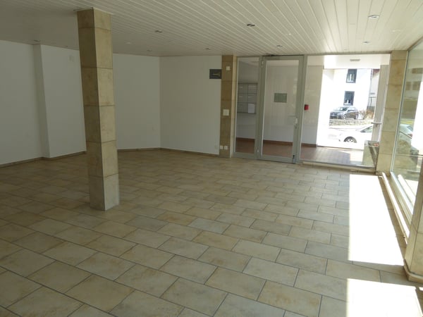 Lumineux et spacieux local commercial au rez-de-chaussée 4