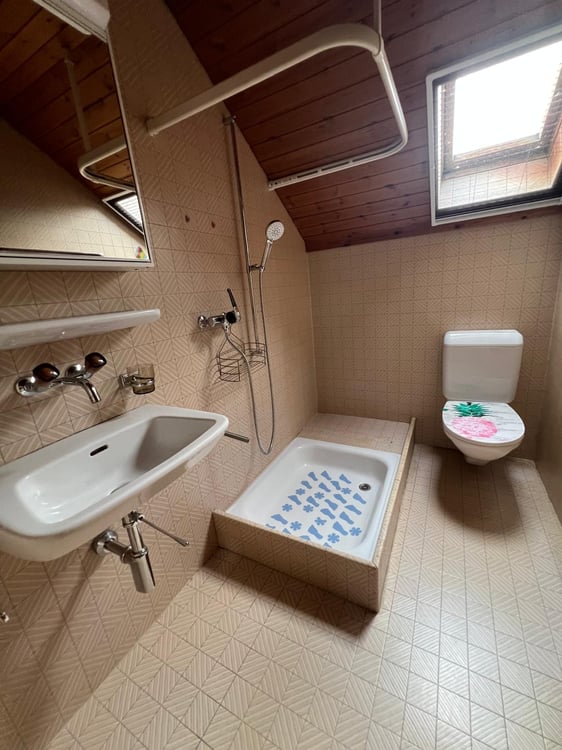 Petite maison individuelle de 4 pièces avec garage et dépendances 9