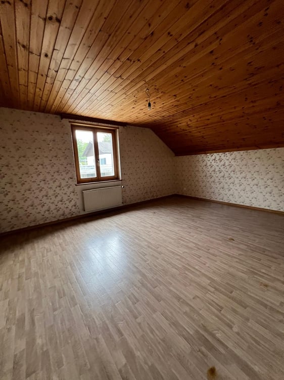 Petite maison individuelle de 4 pièces avec garage et dépendances 6