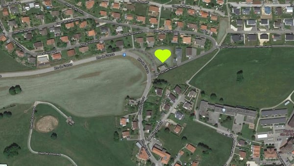 Maison moderne en madrier thermo-chauffé, avec garage, terrasse et jardin 14