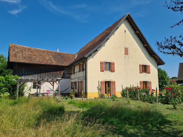 Spacieuse maison avec jardin, garage, grange / Geräumiges Haus mit Garten, Garage, Scheune 2