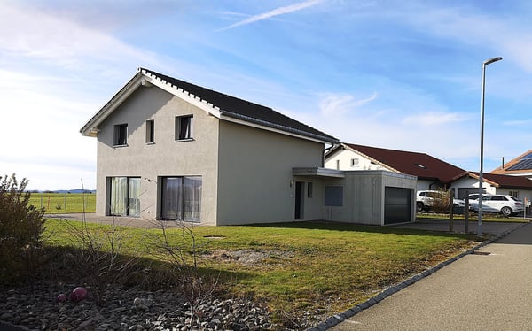 Grande maison soignée de 2016, 1.5pces, garage double, terrasse, vue 2