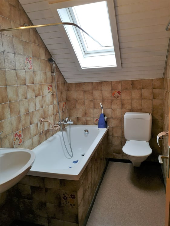 Immeuble complètement loué de 3 appartements avec réserve de terrain à bâtir 15