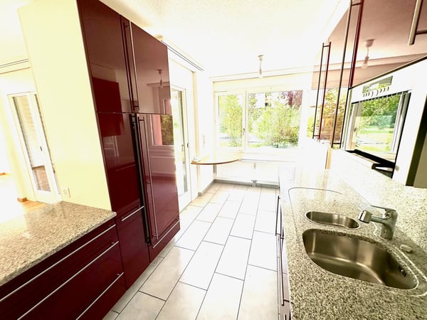 Prix baissé : appartement-terrasse avec cuisine ouverte sur le salon, quartier calme 13