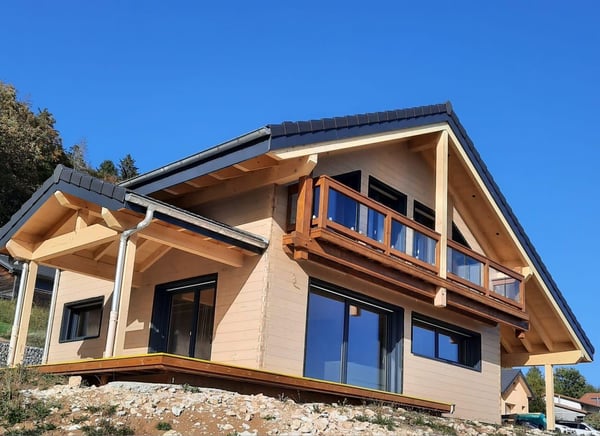 Maison moderne en madrier massif, maison sur parcelle 1288 prête 01.01.2026 9