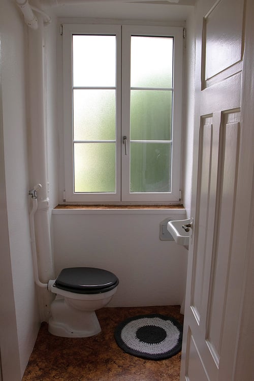 Grande maison familiale de 2.5 pièces à Lajoux, possibilité gestion chambres d'hôtes 24