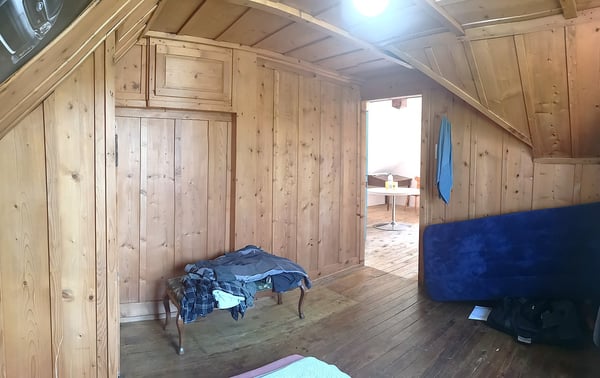 Grande maison familiale de 2.5 pièces à Lajoux, possibilité gestion chambres d'hôtes 53