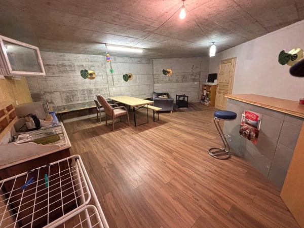 Grande maison familiale de 2.5 pièces à Lajoux, possibilité gestion chambres d'hôtes 60