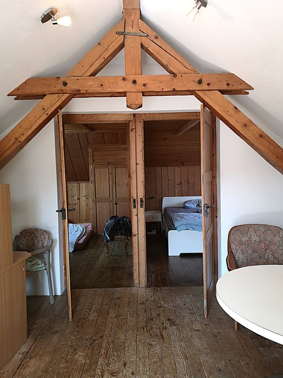 Grande maison familiale de 2.5 pièces à Lajoux, possibilité gestion chambres d'hôtes 50