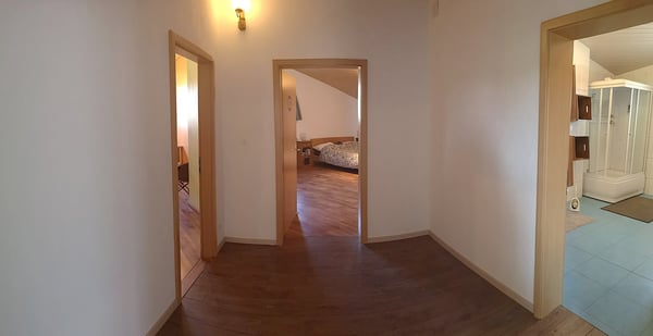 Grande maison familiale de 2.5 pièces à Lajoux, possibilité gestion chambres d'hôtes 33