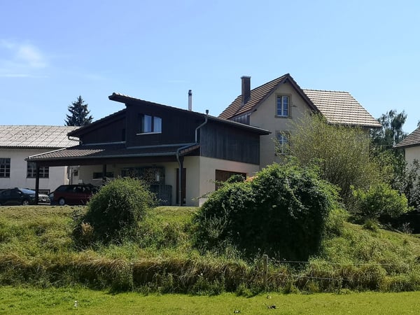 Grande maison familiale de 2.5 pièces à Lajoux, possibilité gestion chambres d'hôtes 6