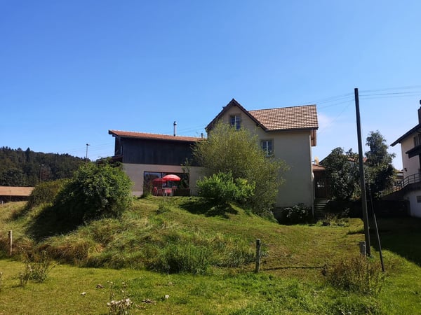 Grande maison familiale de 2.5 pièces à Lajoux, possibilité gestion chambres d'hôtes 7
