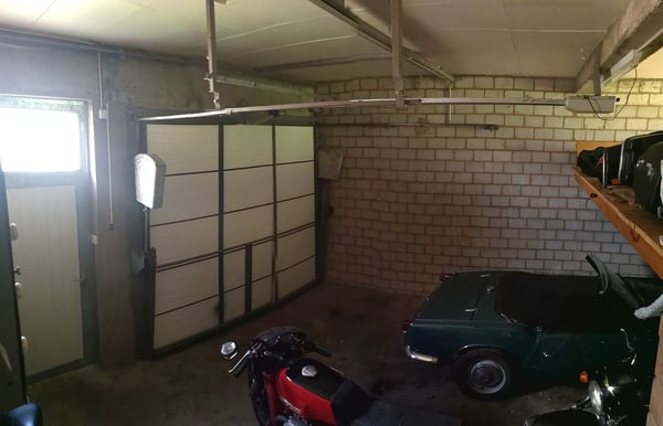 Deux maisons à rénover en partie sur parcelle de 3253m2, avec garage/atelier 29