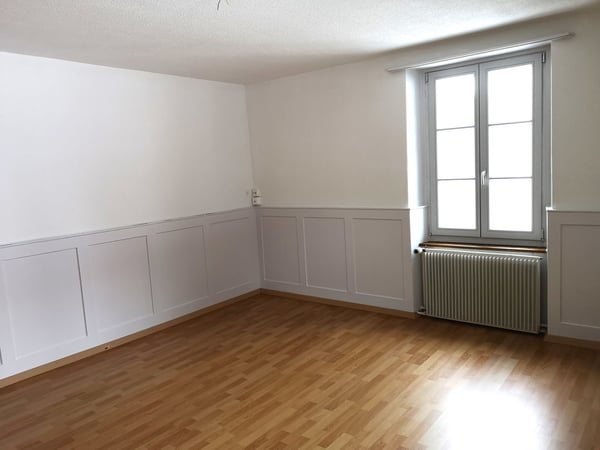 Appartement partiellement rénové, 1er étage, libre de suite 3