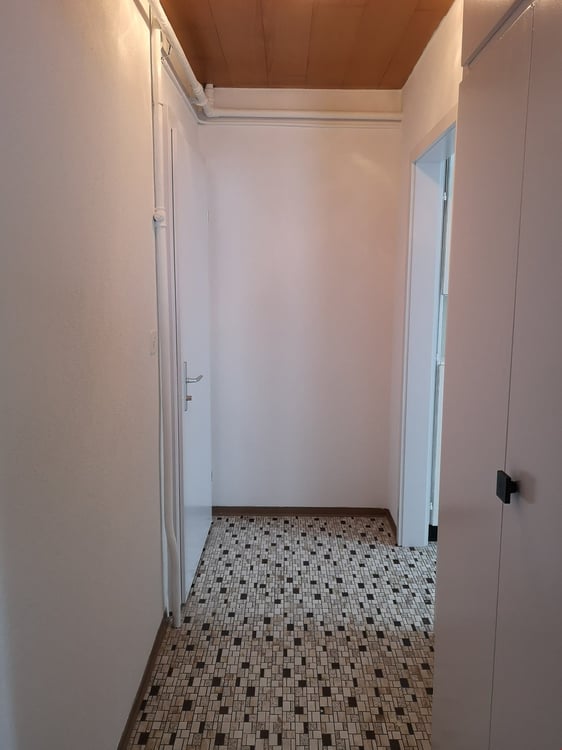 Appartement partiellement rénové, 1er étage, libre de suite 6
