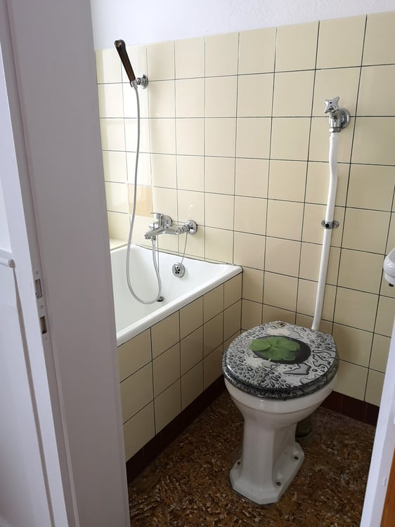 Appartement partiellement rénové, 1er étage, libre de suite 10