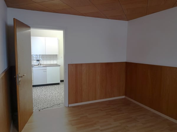 Appartement partiellement rénové, 1er étage, libre de suite 5