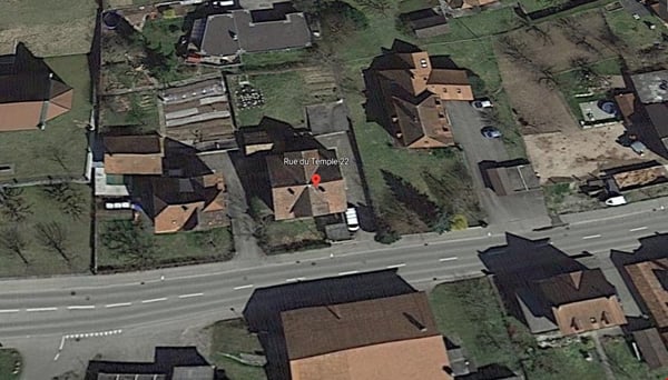 Appartement partiellement rénové, 1er étage, libre de suite 14