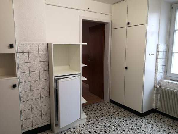 Appartement partiellement rénové, 1er étage, libre de suite 9