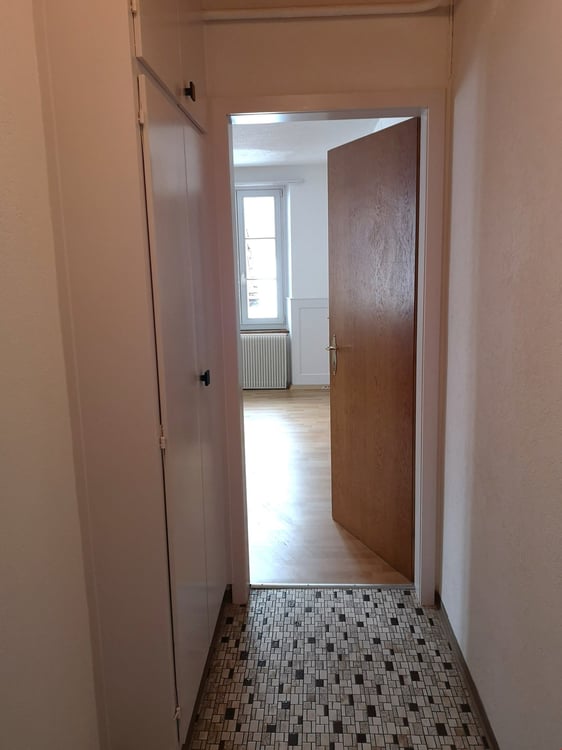 Appartement partiellement rénové, 1er étage, libre de suite 7