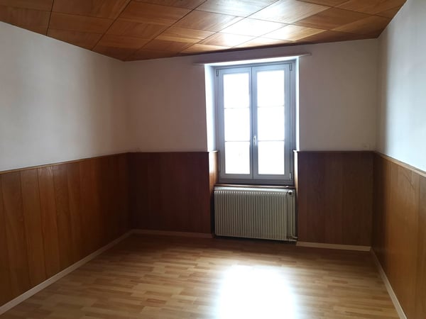 Appartement partiellement rénové, 1er étage, libre de suite 4