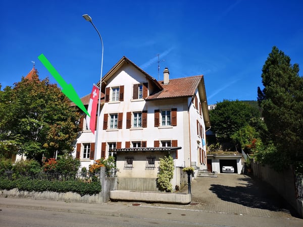 Appartement partiellement rénové, 1er étage, libre de suite 1