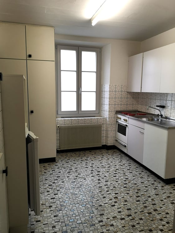 Appartement partiellement rénové, 1er étage, libre de suite 8