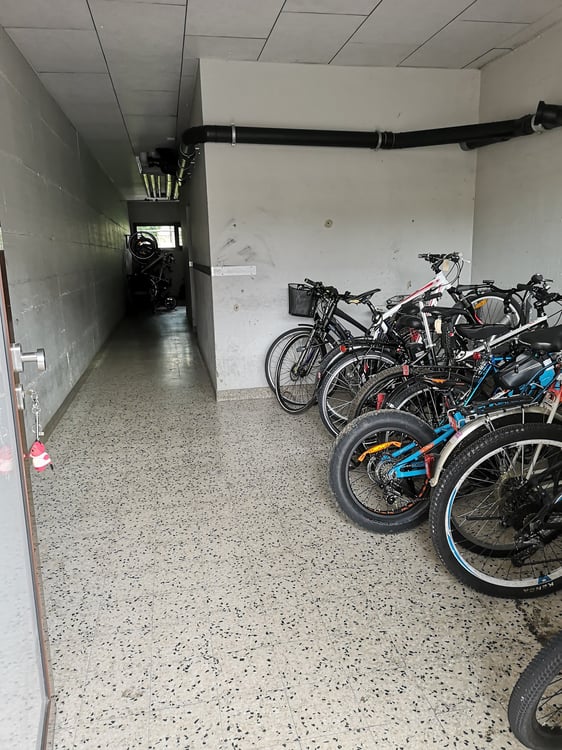 A vendre à Delémont : appartement 3.5 pièces, avec garage privé, vue sur la ville 25