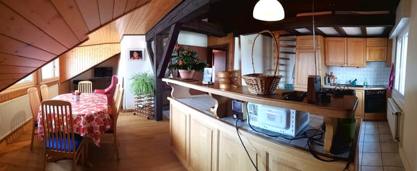 A vendre immeuble avec grande surface polyvalente, 3 places de parc, 2 appartements 23