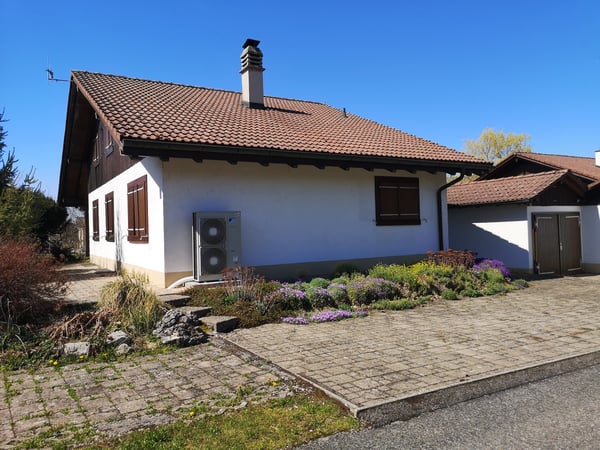 Grande maison 5.5pces, env. 120m2, terrain 802m2, avec garage, places de parc, terrasse, bûcher 4