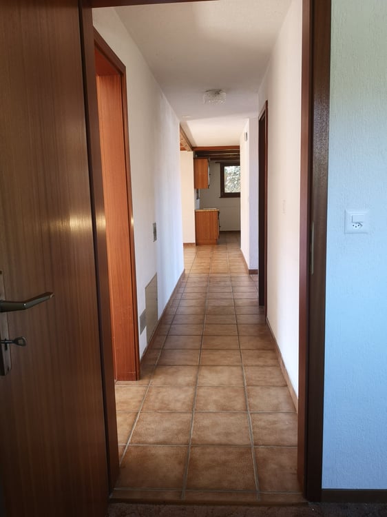 Grande maison 5.5pces, env. 120m2, terrain 802m2, avec garage, places de parc, terrasse, bûcher 15