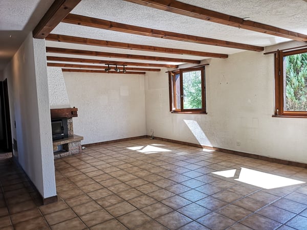 Grande maison 5.5pces, env. 120m2, terrain 802m2, avec garage, places de parc, terrasse, bûcher 22