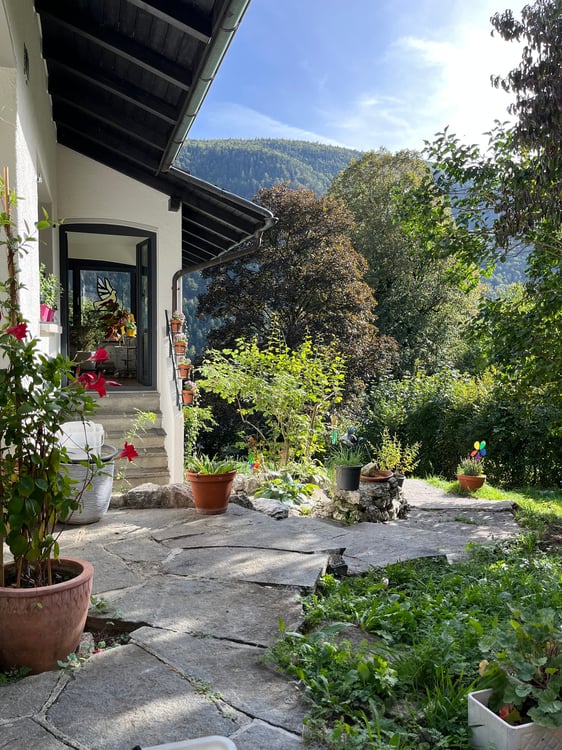 Baisse de prix : maison rénovée avec grand terrain, véranda, 2 terrasses, 2 garages 10