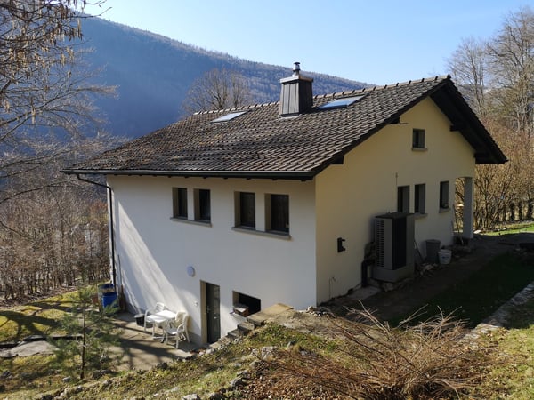 Baisse de prix : maison rénovée avec grand terrain, véranda, 2 terrasses, 2 garages 5