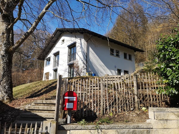 Baisse de prix : maison rénovée avec grand terrain, véranda, 2 terrasses, 2 garages 3