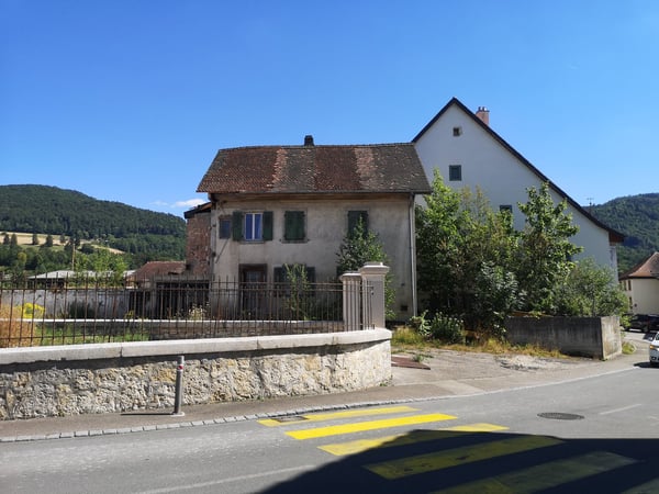 Maison individuelle à rénover complément au centre du village 4