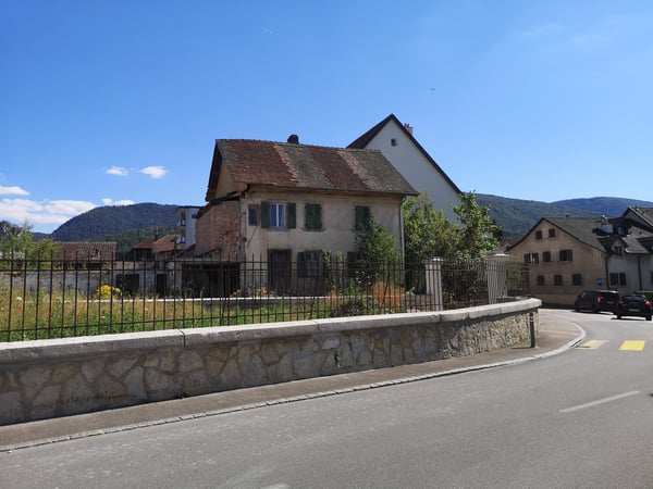 Maison individuelle à rénover complément au centre du village 3