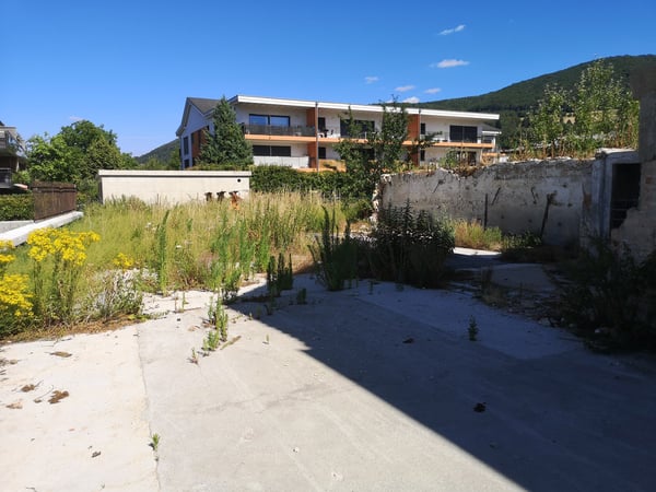 Maison individuelle à rénover complément au centre du village 8