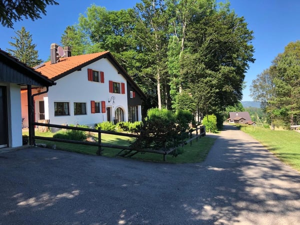 Schöne individuelle Villa mit 7 Zimmern in der Montagne de Moutier (1130m) 3