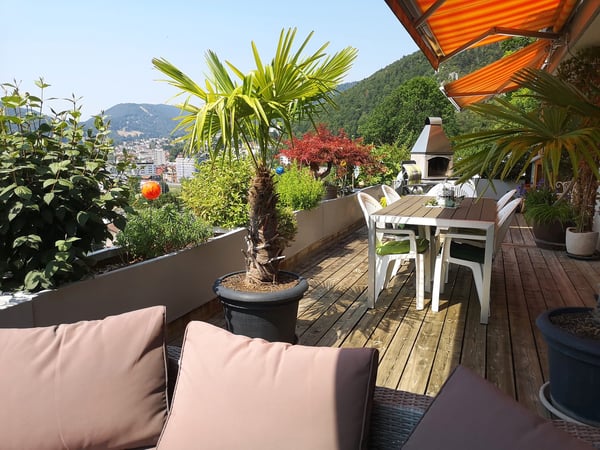 Spacieux appartement-terrasse de 5.5 pièces à Moutier avec vue dégagée, 2 garages 36
