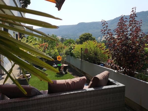Spacieux appartement-terrasse de 5.5 pièces à Moutier avec vue dégagée, 2 garages 37
