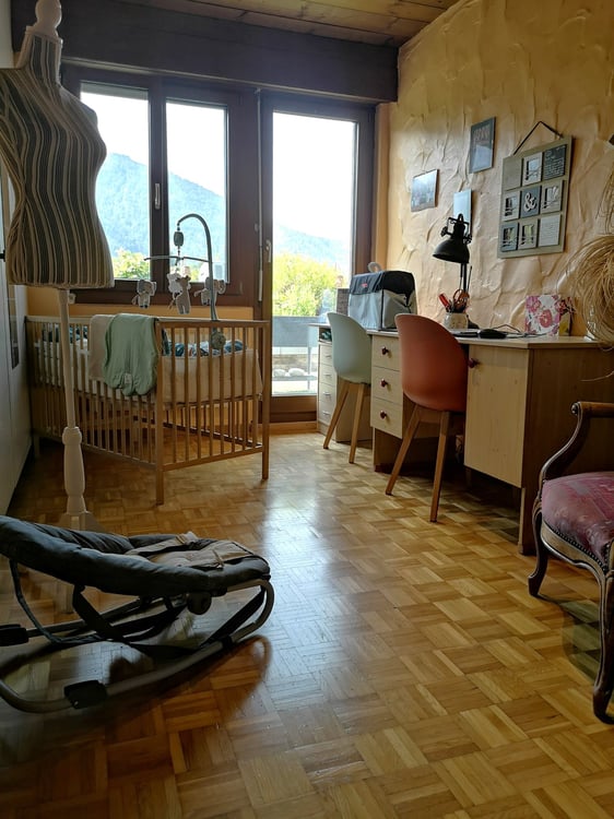 Spacieux appartement-terrasse de 5.5 pièces à Moutier avec vue dégagée, 2 garages 27